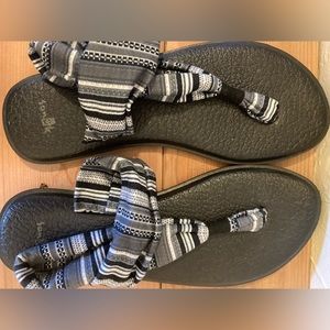 Like new Sanuk sandals. Soft cloth wraps around foot.